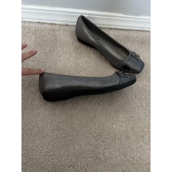 Anne Klein AK Sport Women’s Ballet Flats Slip On Shoes Sz 7.5 Metallic Pewter - Picture 4 of 7